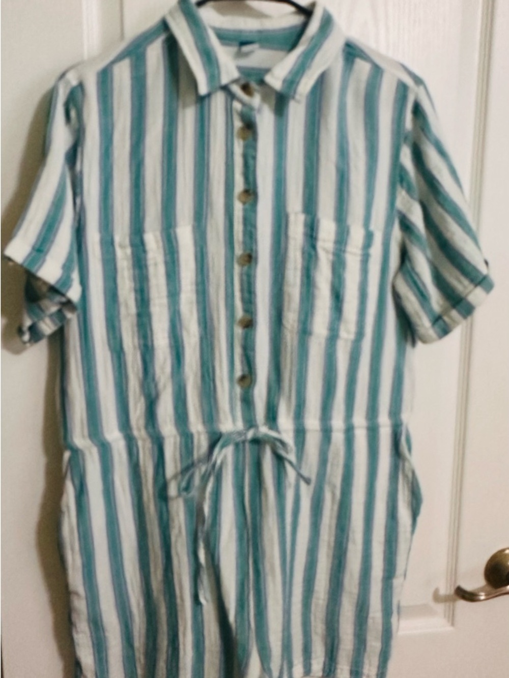 Old Navy White with Teal and Blue Striped shorts